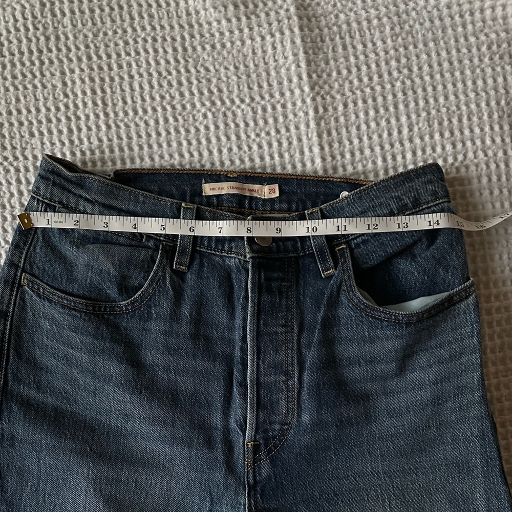 Levi’s Ribcage Straight Ankle Jeans - Picture 4 of 10
